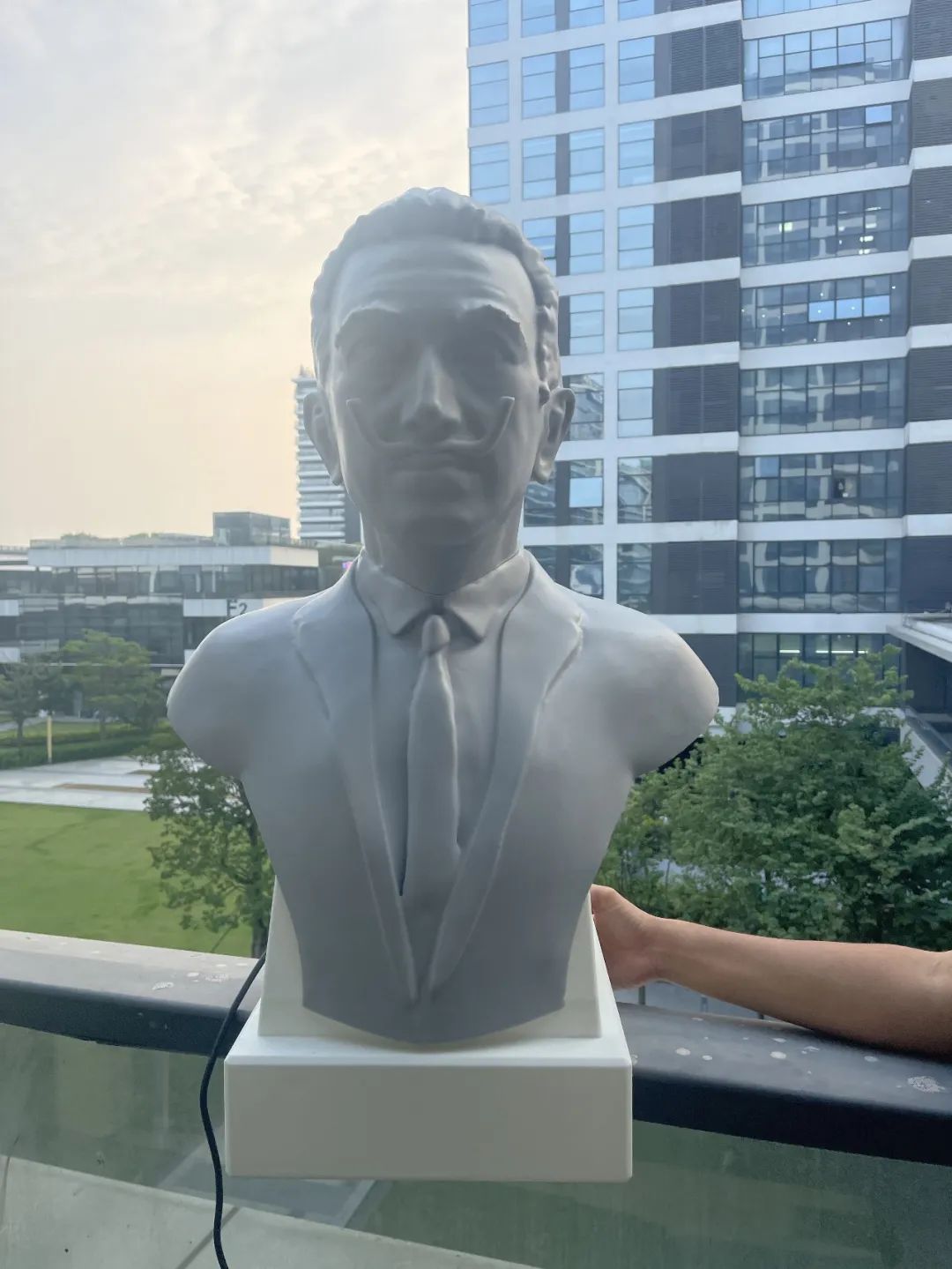 上海3D打印机 达利的胡子,ng28南宫上海3D打印机公司与张飞打印共同再现美陈3D打印艺术创意!